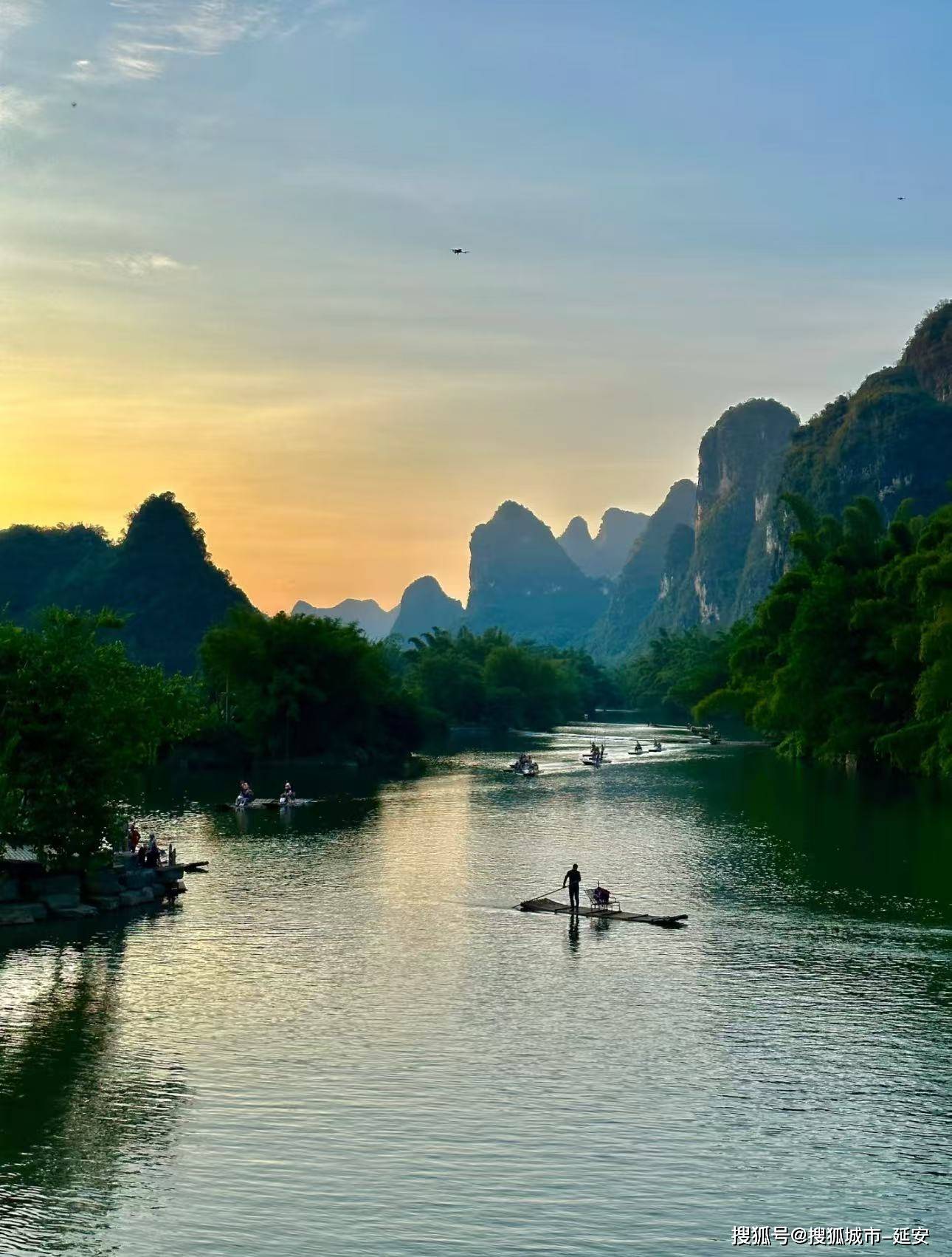 跟着旅行团打卡20元人民币背景—兴坪古镇，想去桂林打卡兴坪古镇当地报团金牌导游推荐