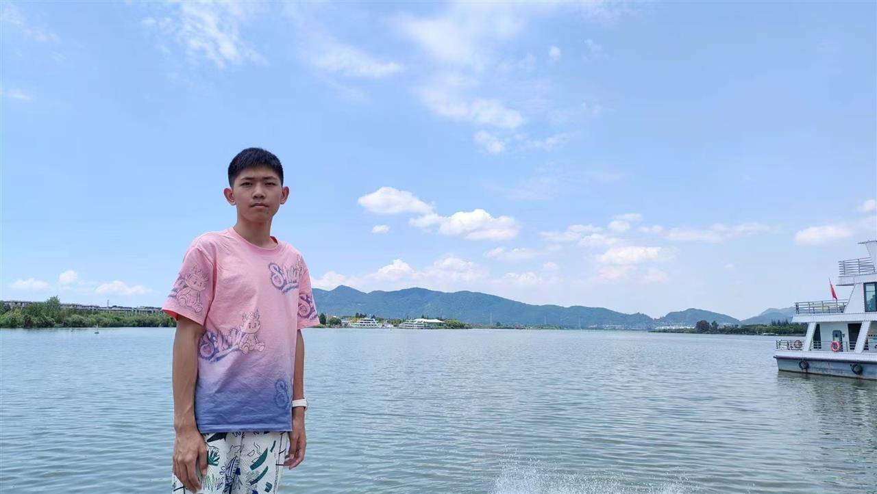 安徽一名18岁高中生坐飞机到西双版纳后失联，景洪公安：目前没有进一步的消息