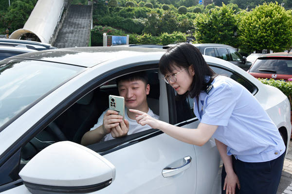 重庆渝中、大渡口、奉节试点实现停车场“支付即开票”