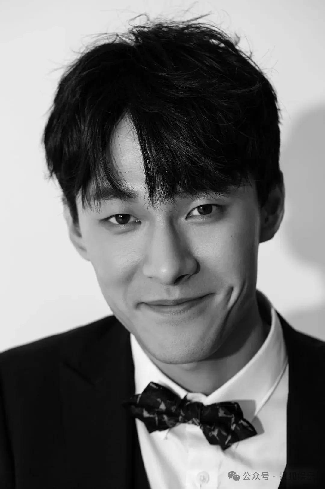 离婚三年又被拍到亲密逛超市，他俩这是纯带娃还是真复合了？