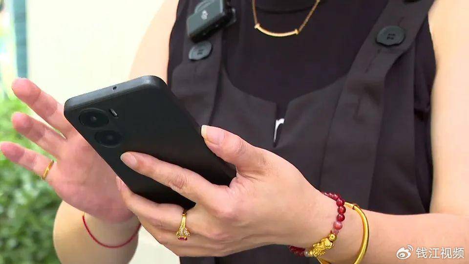 女子例假后游泳大出血，向场馆索赔