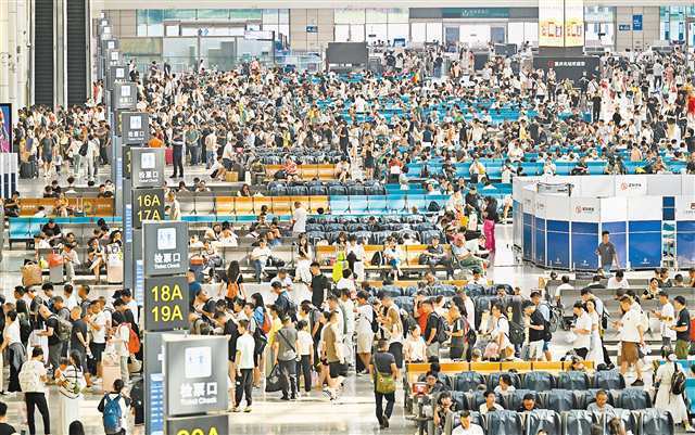 重庆火车站发送旅客832.2万人次
