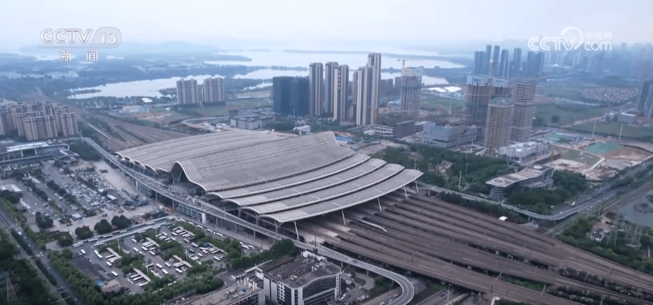 复兴号酷炫“变脸”视频“走红” 专家揭秘……