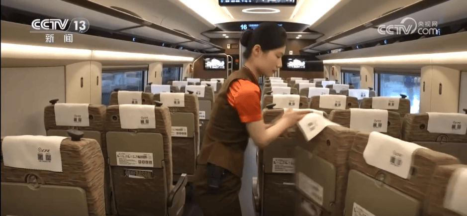 复兴号酷炫“变脸”视频“走红” 专家揭秘……