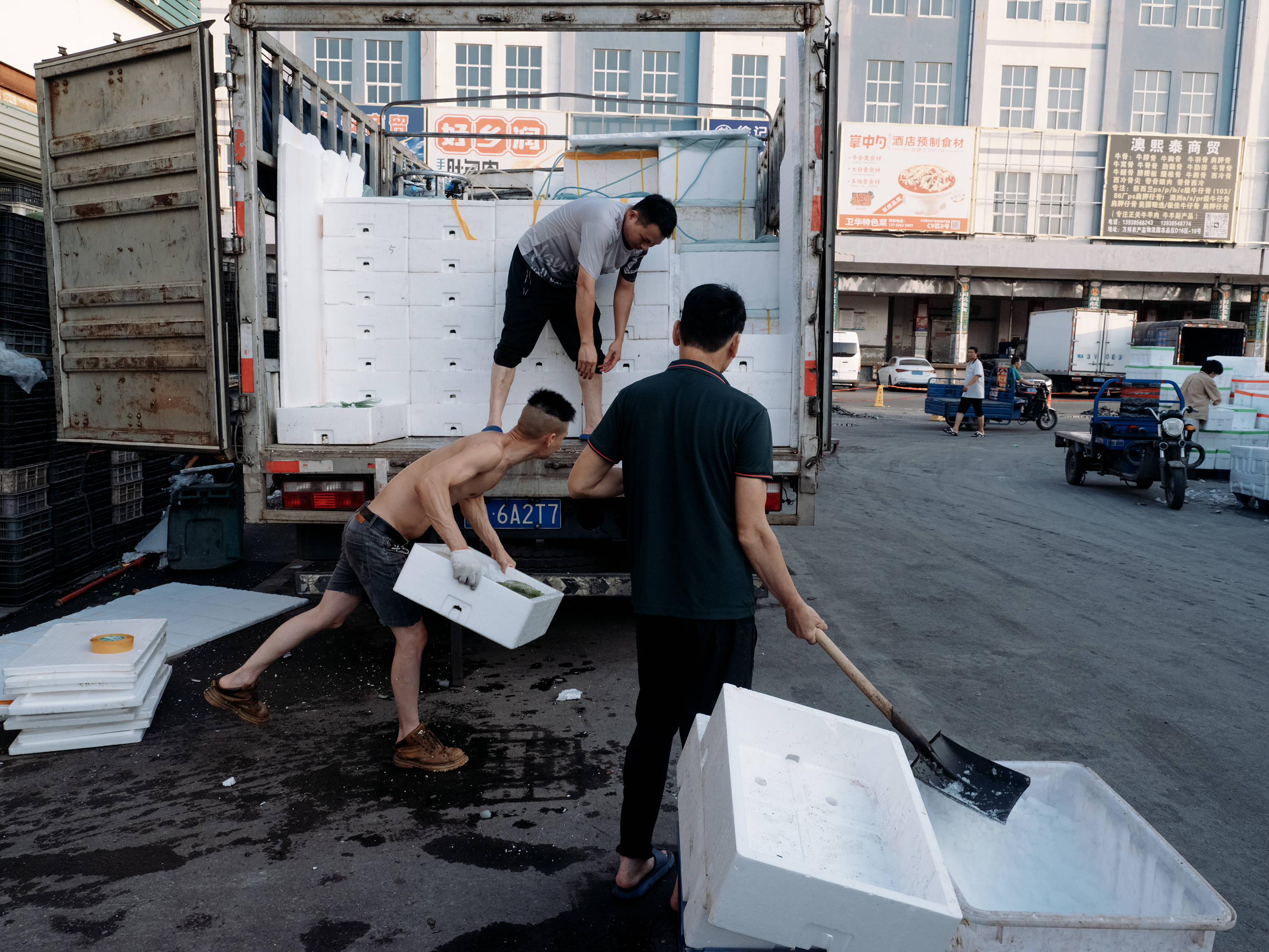 建筑工地申请不到6块冰 59岁工人中暑失业