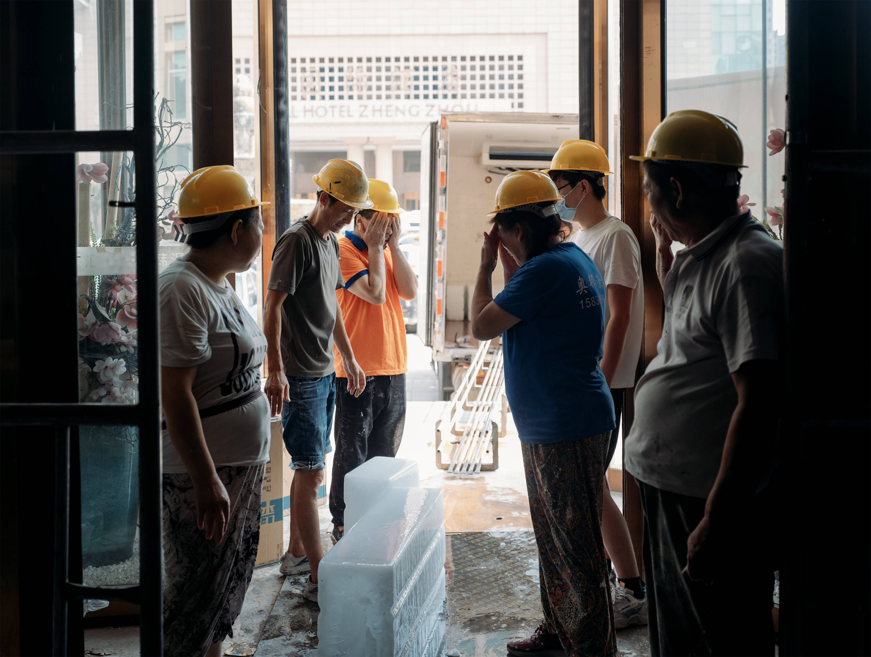 建筑工地申请不到6块冰 59岁工人中暑失业