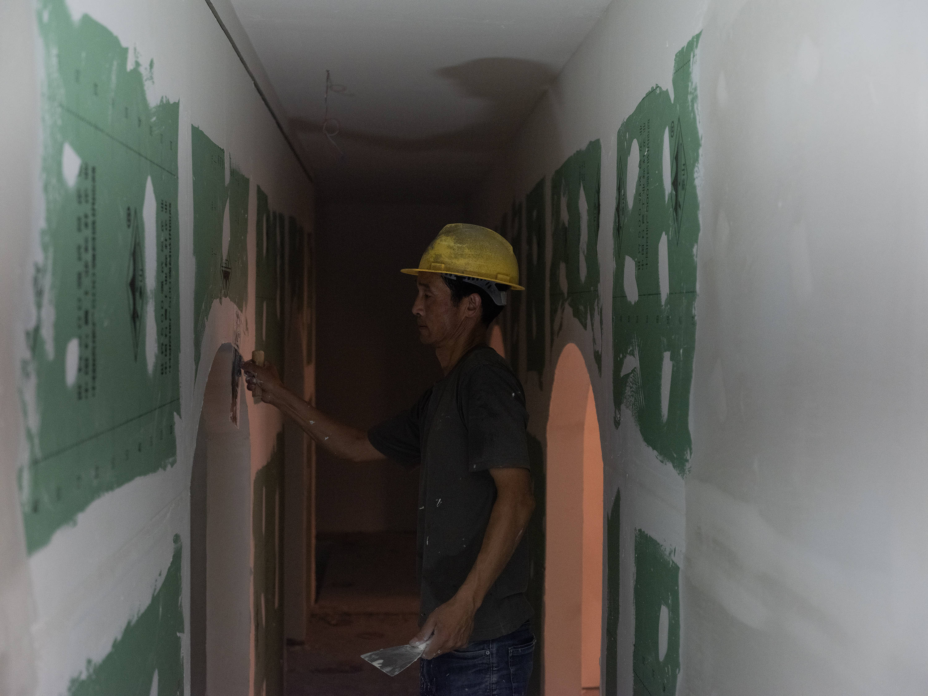 建筑工地申请不到6块冰 59岁工人中暑失业