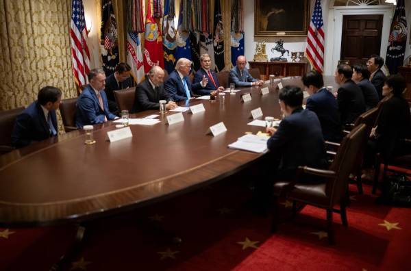 “特朗普见面第一句竟问‘金正恩最近好吗’，韩方当场傻眼”