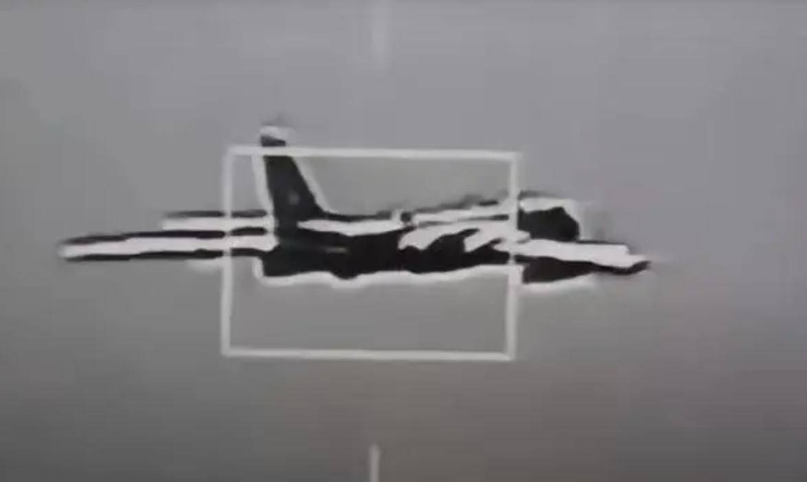 打得一拳开免得百拳来！央视披露轰6战巡，歼15升空给对手立规矩