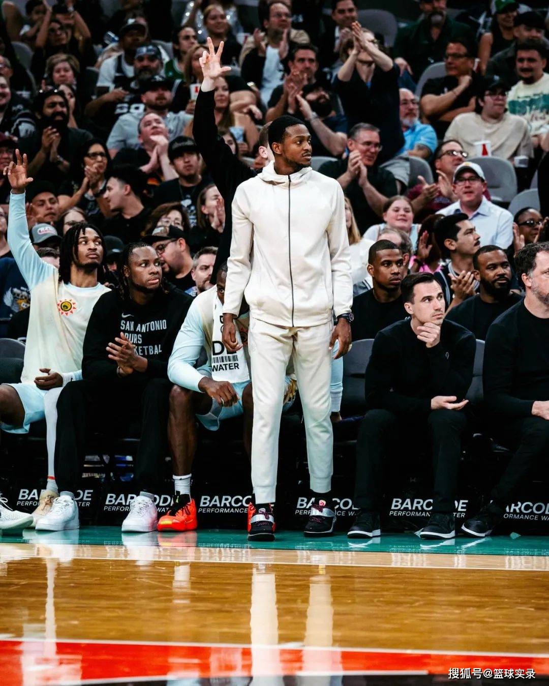 突然受伤！福克斯的续约，该多少合适？