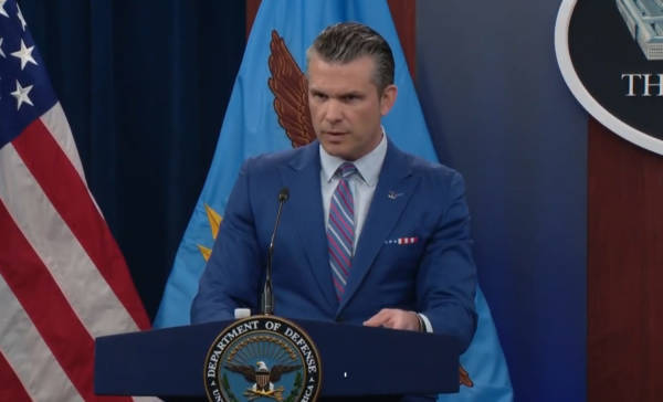 发布会上“大发雷霆”，美防长怒斥福克斯新闻前同事