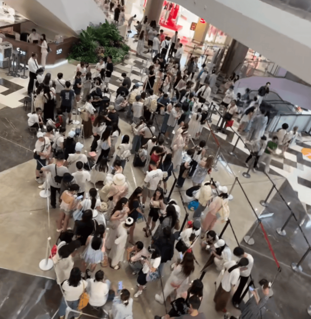 开业第一天就闭店！人多到崩溃，排队超8小时，品牌道歉，补偿方案公布！