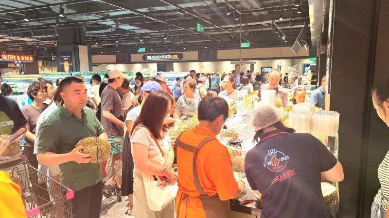 高新区（新市区）：新疆首家“胖东来”指导调改店开业当天销售达244万元！同比增长286%