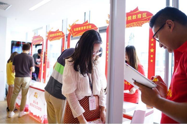 趣头条：创新“圆周率”党建品牌，绘就互联网企业红