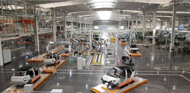 神操作！用天然溶洞停放40架飞机，这种“绝招”可能只有柳州人干得出来！