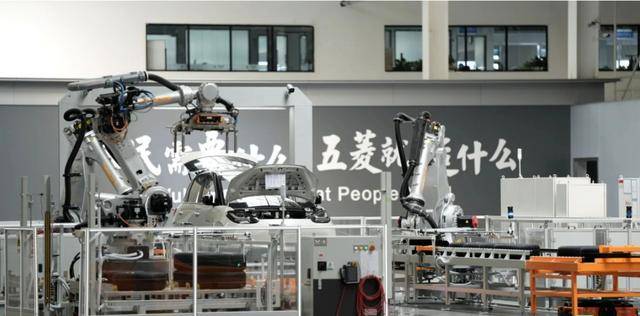 神操作！用天然溶洞停放40架飞机，这种“绝招”可能只有柳州人干得出来！