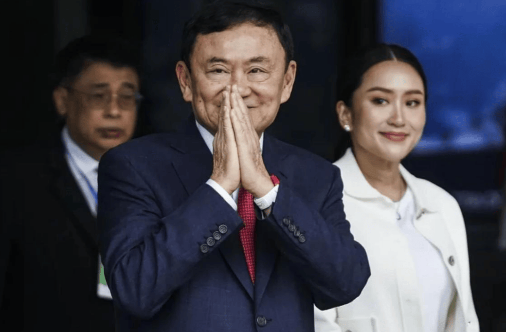 76岁的他信，再度被判入狱，走投无路的佩通坦，向泰国王室“表忠心”