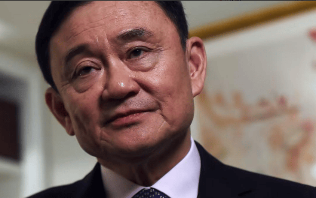 76岁的他信，再度被判入狱，走投无路的佩通坦，向泰国王室“表忠心”