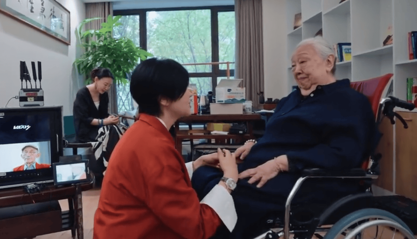 92岁游本昌和妻子现状曝光！谈住养老院原因力破“子女不孝”谣言