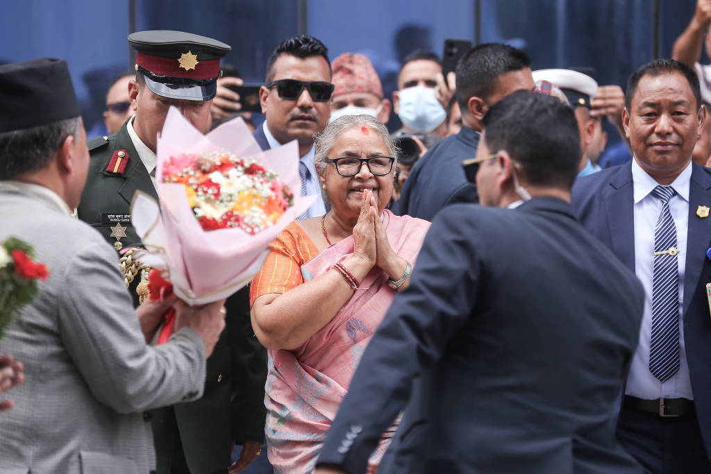 尼泊尔临时政府总理首次公开表态：执政不会超过半年，将顺应民意