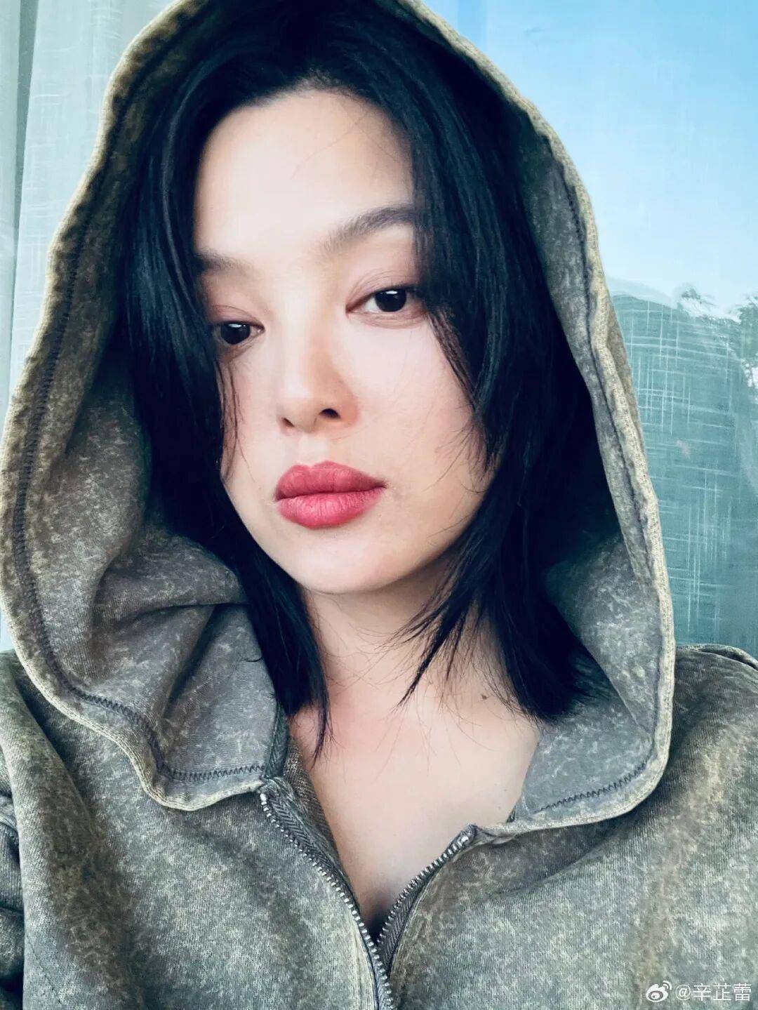 辛芷蕾前经纪人爆料两人决裂详情：培养8年一分未赚，生日当天她把我送上了被告席