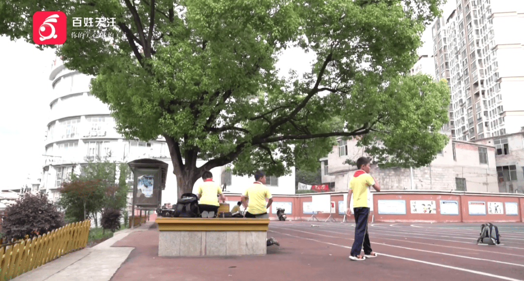 心酸！12岁男孩“独居”贵阳一安置房内，父亲回应：迫于无奈，因为……