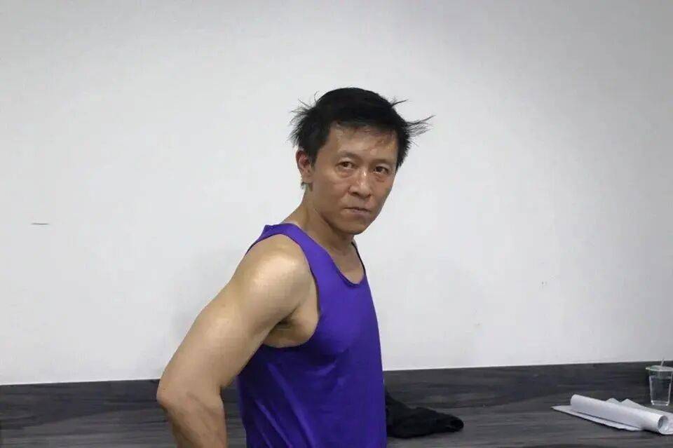 55岁演员家中猝逝，陈尸多日才被发现