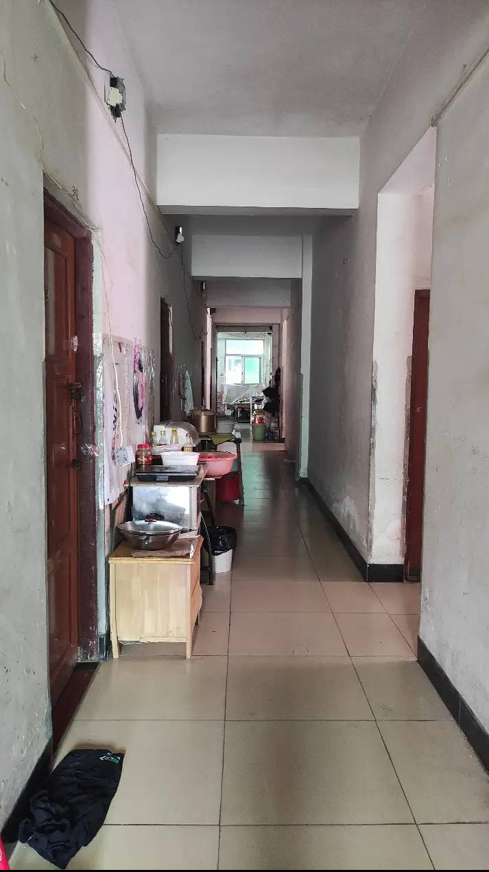 为一年多挣2万 53岁工人每天主动干15小时