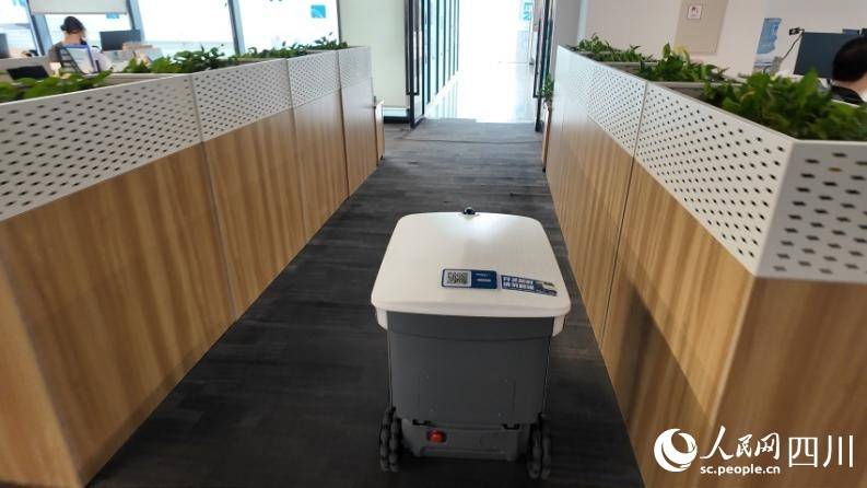 行进中国 ｜ 7x24小时待命 看配送行业的“天选打工人”