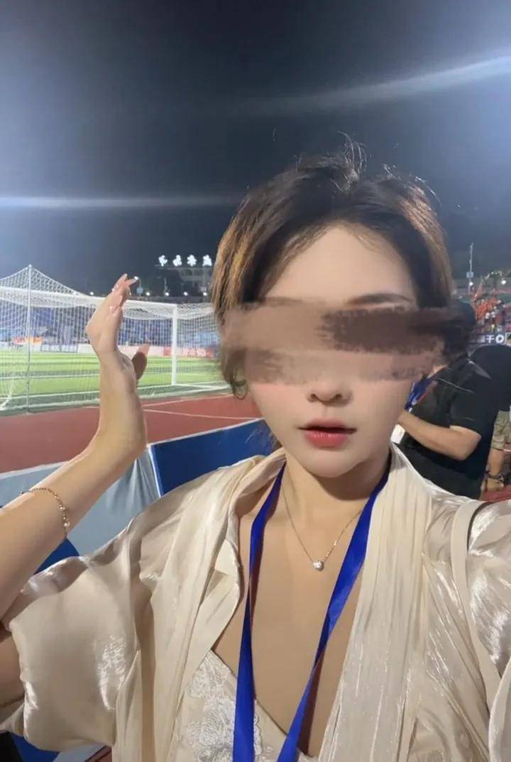 女主播称遭伪装快递包裹炸伤，湖南警方通报