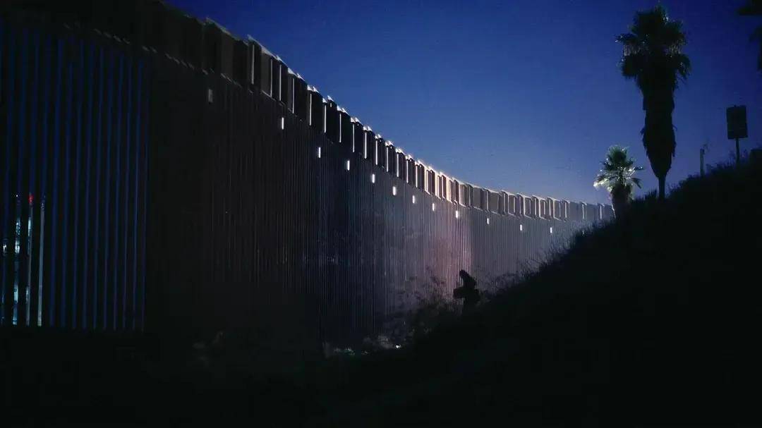 票房不济却成奥斯卡第一热门…小李子的新作《一战再战》值不值得超高评价？